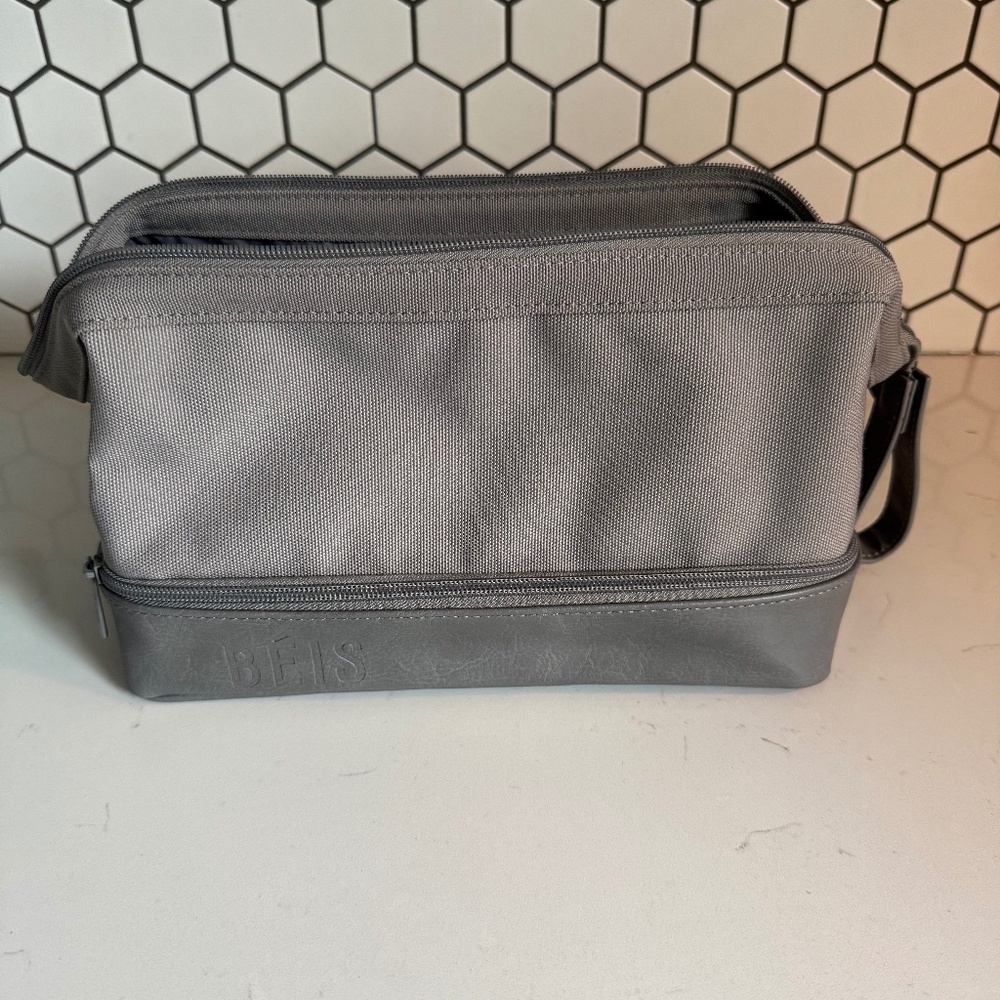 BEIS Dopp Kit in Grey